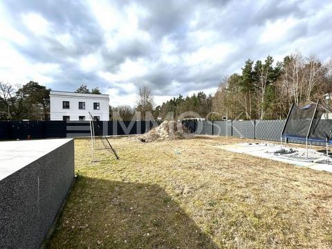 Would you like to make your dream home come true in an attractive location in 2024? Then get started here! Here you have 425 m² at your disposal to realize your next project. Your new family adventure is characterized by brightness and a sunny orient...