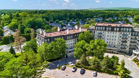 2 indoor Parking Spaces!!! Welcome to the highly sought-after Jardins Monsarat! This delightful corner unit condo on the 2nd floor is bathed in natural light, thanks to its strategic positioning and large windows. The open-concept design, paired with...