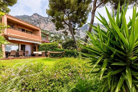 Your JOHN TAYLOR agency is pleased to suggest to you this exclusive opportunity to purchase a villa, ideal for a second home, in a well-maintained residence on Èze Bord de Mer, with a swimming pool and tennis court. You'll appreciate the location of ...