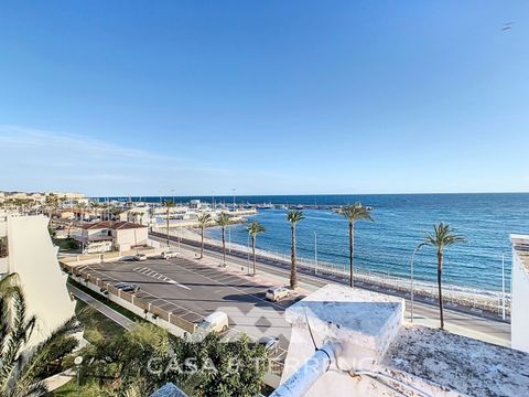 Ontdek een juweeltje aan zee in het gewilde Caleta de Vélez. Dit indrukwekkende appartement, oorspronkelijk ontworpen met twee slaapkamers, is zorgvuldig gerenoveerd om een ruime, lichte en uitnodigende woonkamer te creëren - perfect om te ontspannen...