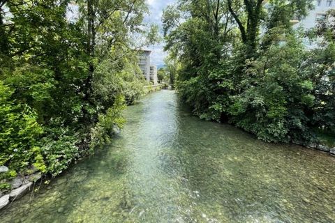 Dit gezellige appartement in het hart van Avignon is een perfect toevluchtsoord voor maximaal 4 personen. Het beschikt over een charmante slaapkamer met een tweepersoonsbed en een woonkamer met een slaapbank. De ruimte is voorzien van moderne voorzie...