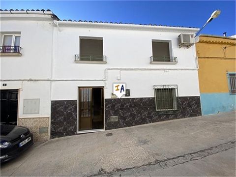 Dit gerenoveerde herenhuis met 4 slaapkamers en 2 badkamers is gelegen in de historische stad Alcaudete in de provincie Jaen in Andalusië, Spanje. Het wordt gedeeltelijk gemeubileerd verkocht, met centrale verwarming en airconditioning, en is klaar o...