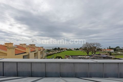 New two bedroom apartment in Praia de Valadares! Luxurious apartment, spacious with a terrace, using natural materials such as natural stone, exposed concrete and wood. The very large living room has direct access to the terrace, which consists of al...