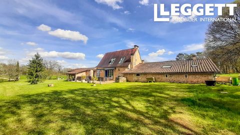 A28235OD24 - Rare on the market: In the commune of Antonne and Trigognant, renovated character farmhouse in exceptional surroundings on 5 hectares of land. In a peaceful setting in the heart of nature near Périgueux, come and discover this renovated ...