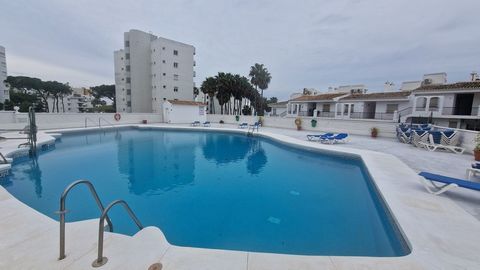 Duplex penthouse for sale in Calahonda, Mijas Costa, close to the Malaga airport, the city and just 30 minutes away from Marbella! The penthouse needs renovation and offers an excellent location, within walking distance to the beach and near all amen...