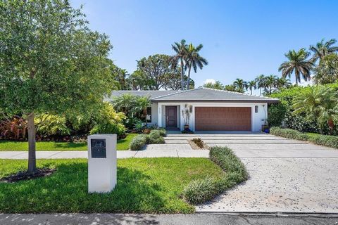 Located in Boca Raton's golden triangle, this newly renovated three-bedroom pool home offers a short walk to Mizner Park & 5th Ave Shops, and mere moments to the beach and Boca Resort. The home features a new kitchen with Bosch appliances, quartz cou...