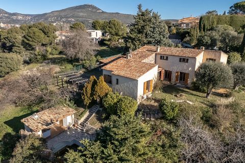 Situated on the hills of St Roman de Bellet in a dominant, peaceful location, this neo-Provencal-style property enjoys a panoramic view over the western slopes of the Var with the village of Gattieres and the Baou de St Jeannet as a backdrop, as far ...