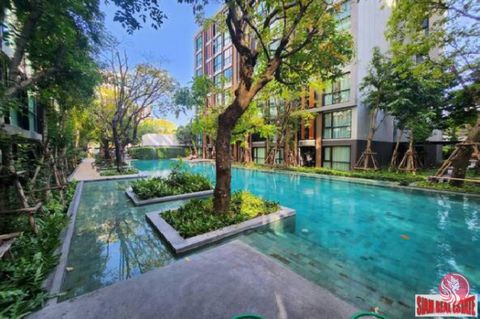 This cozy and convenient unit is perfect for those looking for a comfortable and move-in ready home in a prime location. - Located in a prime area, just a short walk from the BTS Thonglor station - Surrounded by a variety of restaurants, cafes, conve...