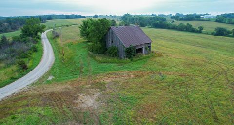 INCOME PRODUCING!! Located in Mercer County, MO in the heart of big buck country, the White Oaks Tillable is 127+/- acres with 97+/- acres thats currently in crop production and the balance being brushy draws, ponds, and grassy ridge tops. The views ...