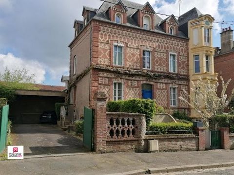 Guy Palussière, your independent real estate advisor PROPRIETES-PRIVEES, offers you this mansion a stone's throw from the city center of LA FERTE MACE and 10 minutes from the spa resort of BAGNOLES DE L'ORNE, in a quiet street. Built on a complete ba...