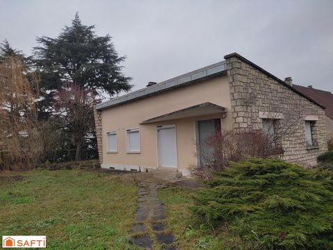 Maison de Plain pied, 3 chambres, proche quartier des brouets, a 3 min de l'A13 Maison édifiée sur un sous sous sol total sur une parcelle de 574 de terrain plat. Entrée sur pièce de vie lumineuse de 25 m2, un couloir avec de grands rangements desser...