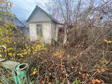 Номер в базе компании: 27654241. Продажа участка Краснодарский край., Крымский р-н., г. Крымск. Площадь участка 4.5 сотки, фасад 15 метров, вода из скважины. Назначение земли: садоводческое некоммерческое товарищество. Участок ровный, фасад 15 метров...