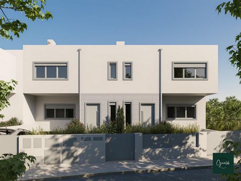 Contemporary 3 bedroom villa, with a 232.58 sqm private gross area and a 425 sqm total land area with private garden and swimming pool, located in Amoreira, Cascais. It is an area in full expansion and close to the centre of Estoril. It is distribute...