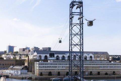 Dieses charmante 50 m² große Haus in Porspoder ist perfekt für ein Paar und bietet einen gemütlichen und intimen Raum für zwei Personen. Mit seinen modernen, neuen Möbeln und der Lage am Wasser ist es der ideale Rückzugsort für alle, die am Meer ents...