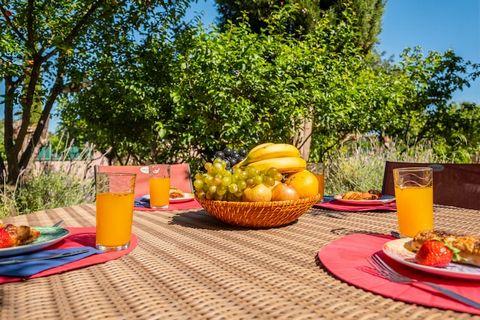 Algarve Vacation is committed to working towards providing sustainable accommodation options together with our property owners, reflecting our commitment to environmental responsibility. Villa Quinta do Mocho is a charming holiday home located in a p...