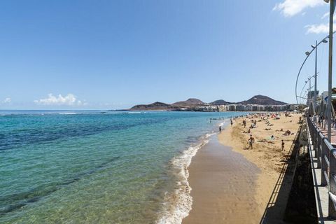 This bright and modern 60 m² apartment in Las Palmas de Gran Canaria offers a serene retreat just steps from the golden sands of Canteras Beach. Fully renovated in July 2023, the property is thoughtfully designed for comfort, making it perfect for fa...