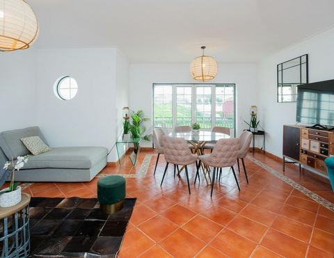 Discover this spacious and bright 5-bedroom townhouse, strategically located 30 minutes from Lisbon by car and just 1.5 kilometres from Azambuja train station. Ideal for both large families and investors, this property combines comfort and affordabil...