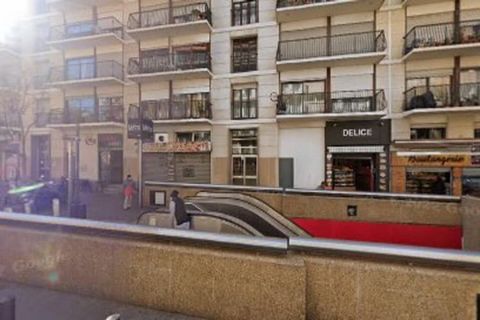 Dit moderne aparthotel ligt in de zakenwijk Euro Méditerranée in La Joliette, Marseille en biedt een toplocatie voor zowel zakenreizigers als vakantiegangers. Het ligt op slechts 2 km van de oude haven en op slechts twee metrohaltes van Gare Saint-Ch...