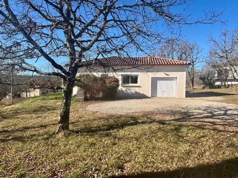  SUPERB SINGLE-STORY HOUSE: Located on the outskirts of a quiet village, this single-storey house built in 2013 combines modern comfort and a peaceful setting. Bathed in light, it offers a living area of 102 m² and more than 120 m² of usable space, ...