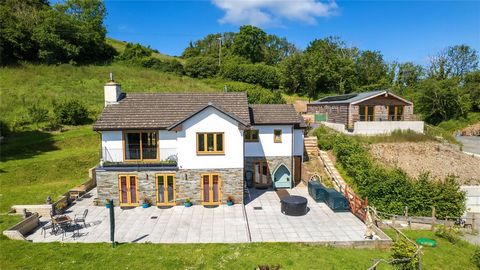 OVERVIEW Guyscliffe Farm has so much to offer and is perfect for those looking for a slice of the good life in the heart of the North Devon countryside. This fabulous 'lifestyle' home presents a range of different opportunities for the new owner and ...