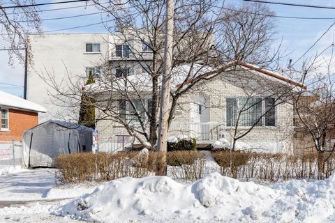 Stap binnen in uw droomhuis! Dit ruime juweeltje biedt comfort en gemak met een perfecte mix van modern wonen en gezellige charme. Gelegen in Montréal-Nord, op slechts enkele minuten afstand van topvoorzieningen, waaronder winkels, scholen en parken,...