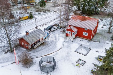 Welcome to Valkeakoski Sääksmäki, Huittula! Red hut and potato country? This country ambience is once again serving its best. The lovely front house has undergone extensive renovations in which the surfaces and technology of the apartment have been p...