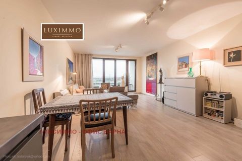 LUXIMMO FINEST ESTATES: ... We present a spacious one-bedroom apartment in the center of Varna, meters from the Cathedral of the Assumption of the Virgin Mary. The property with a total area of 87 sq.m is located on the 5th floor of 7 in a new luxuri...