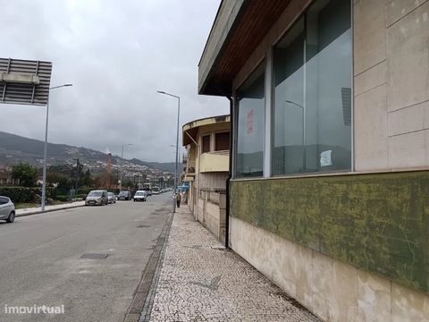 On one of the main avenues of Vila das Aves, you will find this store with 330m2 of floor space. It is the ideal place to attract investment, as it is located in a commercial area, very well served by road access, and the best location in the city fo...