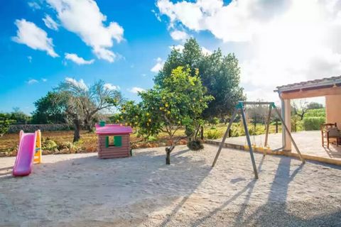 The garden surrounded by dirt and grass invites you to enjoy the tranquility. Two fully furnished porches invite you to celebrate evenings with your family, perhaps preparing a great barbecue? Meanwhile, the little ones in the family can entertain th...