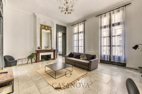 CASANOVA Immobilier presenterar exklusivt denna fantastiska borgerliga lägenhet på 158 m², idealiskt belägen i den prestigefyllda stadsdelen Écusson i Montpellier, ett stenkast från Place Saint-Roch. Inbäddat på 1: a våningen i en magnifik herrgård m...