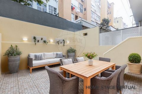 Renovierte Wohnung T1 mit großer Terrasse in Penha de França ist die herrliche private Terrasse von 40 m², die sich perfekt für Freizeitmomente im Freien eignet. Ausgestattet und ein geräumiges Zimmer. Beide verfügen über eine Vorinstallation für Luf...