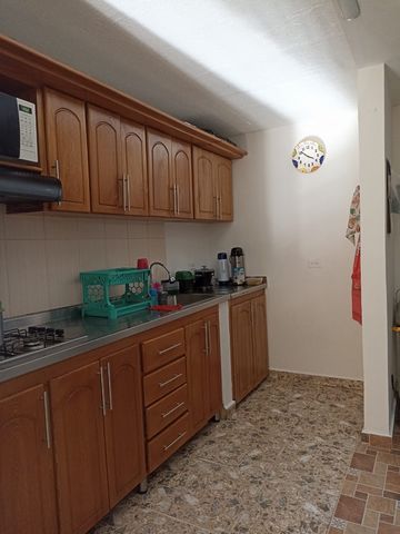 Second and third floor apartment for sale in El Carmen De Viboral (San Fernando neighborhood). $305,000,000. Negotiable. Area: 92 mts² (second 48 mts², third 44 mts²). Layer :3. 4 spacious bedrooms without closet. 2 encabin bathrooms. Spacious integr...