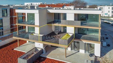 Location: Istarska županija, Novigrad, Novigrad. ID CODE: 1017-100 DIAMOND REAL ESTATE D.O.O. Mob: +38552210824 Tel: +38552210824 E-mail: office@diamond-realestate.hr www.diamond-realestate.hr