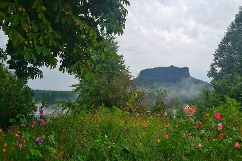 Der Ort Weißig liegt inmitten der Sächsischen Schweiz, im Elbsandsteingebirge, oberhalb vom Kurort Rathen und ist ein zentraler Ausgangspunk für Wanderungen und Radtouren. Die komplett und hell eingerichtete Ferienwohnung befindet sich in einem denkm...