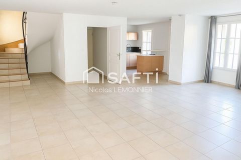 Entre mer et ville, découvrez cette maison familiale entièrement rénové avec soin.