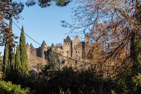 Propriété de charme au pied de la Cité médiavale