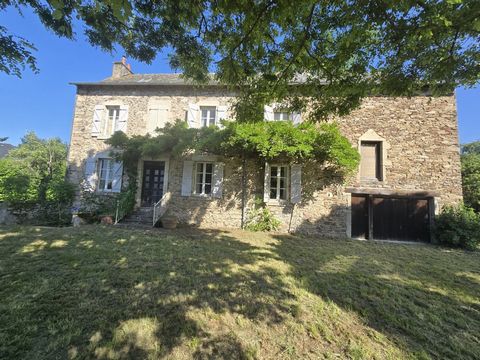 À Vendre : Magnifique Maison à Pradinas, Aveyron Prenez le temps de découvrir cette charmante maison de 1893, offrant une surface habitable de 170 m², située dans le paisible village de Pradinas, au cur de l'Aveyron, à 7km des commodités. Caractéris...