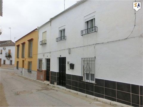 This 3 bedroom 2 bathroom town house in Santiago de Calatrava, in the Jaen province of Andalucia, Spain, comes fully furnished with a fitted kitchen large ground floor lounge and outside patio area. This property is ready to move into only needing so...