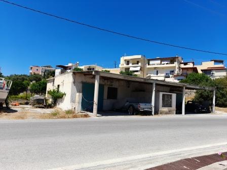 Piskokefalo – Sitia A very large building in Piskokefalo with a very big plot. The plot is 2600m2 and is within the village plan and has a building right for 165m2.The old building is 234m2 in need of modernization and has an outdoor W.C. The propert...