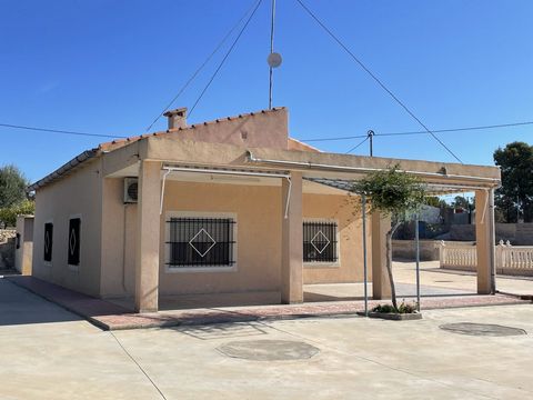 Finca with swimming pool and outbuildings This lovely finca is located on a spacious plot of 2000m2 just outside the town of Crevillente The house is over 135m2 in size and has a nice shady veranda overlooking the pool and garden The garage is locate...