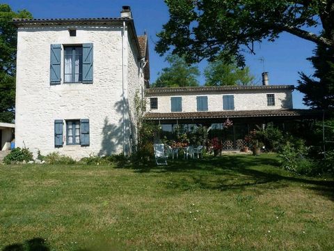 IMPOSING OLD STONE PROPERTY, WITH DOUBLE GARAGE. ALL ON A BEAUTIFUL ADJOINING LAND WITH A TOTAL CAPACITY 3 hectares (POSSIBILITY PLUS). MAINLY MEADOWS, DOMINANT SITUATION WITH VIEWS, IN THE COUNTRYSIDE IN THE HEART OF QUERCY BLANC. ABOUT 2KMS, A TOUR...