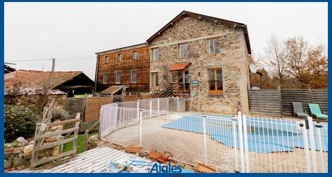 A lot of charm for this old mill completely renovated with taste, divided into two habitable parts. Currently managed in cottage, this set offers a surface of 300m2 of living space. The first part of 175m2 is distributed as follows: On the ground flo...