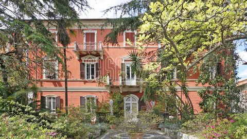 DESCRIPTION Located only steps away from the charming historical center of Sarzana, this distinguished apartment, of wide square-footage, is set on the last floor of elegant historical villa. The apartment enjoys both acess from the condominium's sta...