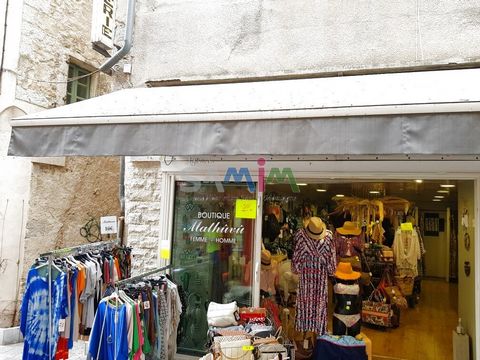 Lovely shop of 60 m2 composed of 40 m2 of sales area and a shed of 20 m2 upstairs. This women's ready-to-wear, accessories and leather goods shop is very well located in the center of ANDUZE. Rent: 267 €/month. 39 €/year: external exploitation right....