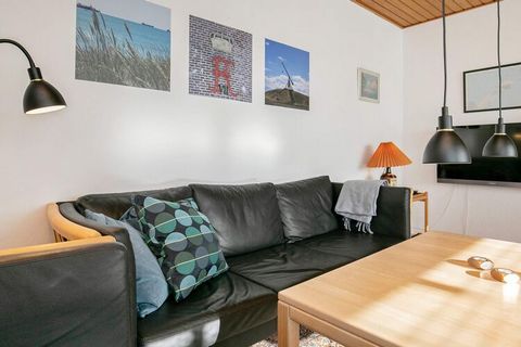 In the heart of Skagen city, this cottage is only about 600 meters from Skagen center and pedestrian street and a few minutes drive from Skagen Sønderstrand and Grenen, where the many sights and not least the unique nature can be experienced. The cot...