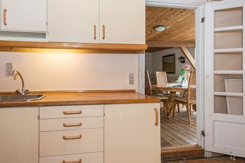 In a scenic area right by the Rudbøl border, you will find this holiday home, which is an ideal starting point for you who want to explore Tøndermarsken. Just outside the door you will find several trail loops for many walks just as Rudbøl lake is wa...