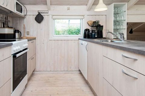 Ferienhaus mit Vadezuber im Außenbereich für den Badespaß unter freiem Himmel. Liegt im landschaftlich reizvollen Gebiet bei Nørhede, südlich des Nissum Fjords, wo Eichhörnchen, Hasen und viele verschiedene Vögel hautnah erlebt werden können. Im Feri...