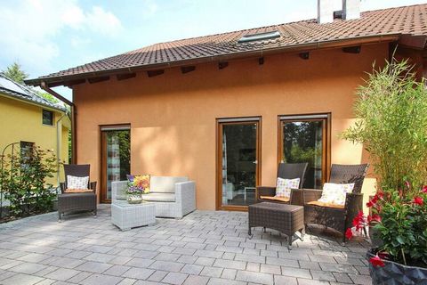 Chic and modern furnished semi-detached house with WiFi in enclosed grounds with beautiful views of the cared and lovingly landscaped garden in idyllic residential area near Berlin. Enjoy the sun on the beautiful south-facing terrace and close the da...
