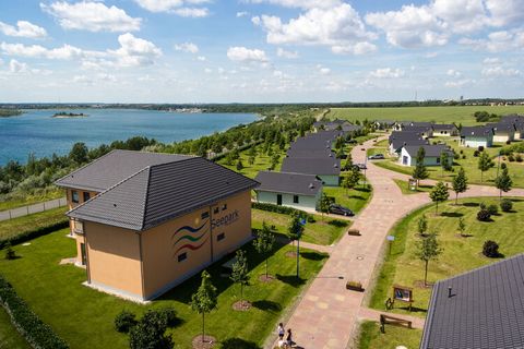 Directly on Lake Markkleeberg: family-friendly holiday complex with comfortable holiday homes, indoor pool, sauna and many activities for young and old. The newly developed Leipziger Neuseenland is located around the lively cultural and trade fair ci...