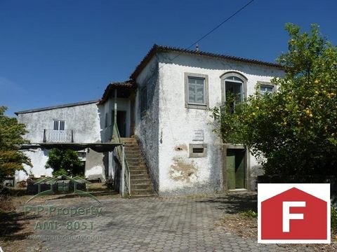 Manor house for renovation + 2 building plots, garden with a well, in Pedrogao Grande Manor house for renovation + 2 building plots, garden with a well, in Pedrogao Grande This property of 159m2 that sits on 259m2 of urban land can be turned into som...